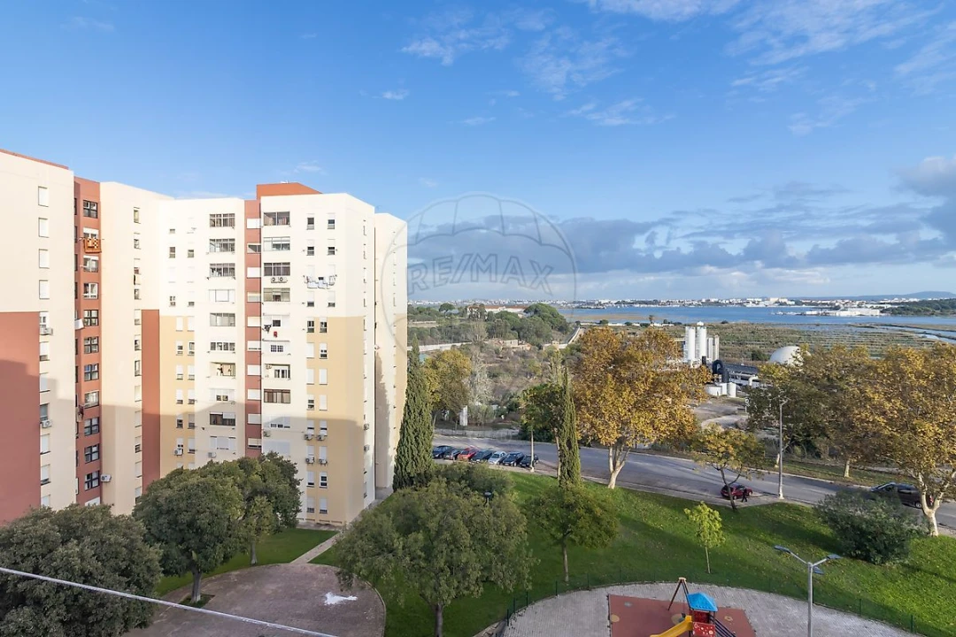 Apartamento T2 para Venda em Corroios Foto 19