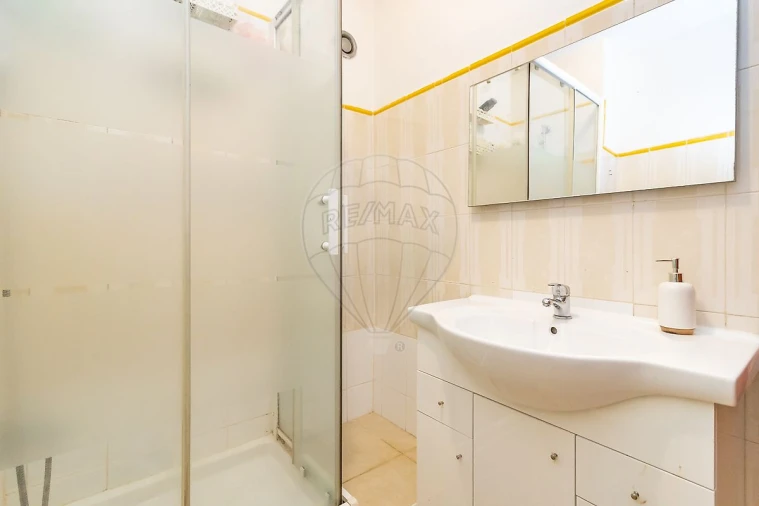 Apartamento T2 para Venda em Corroios Foto 11