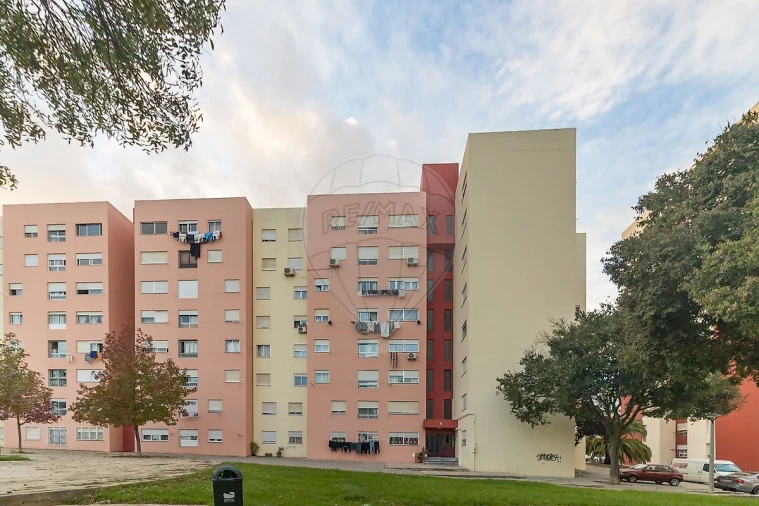Apartamento T2 para Venda em Corroios Foto 2