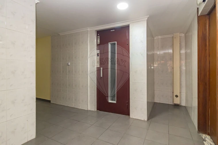 Apartamento T2 para Venda em Corroios Foto 21