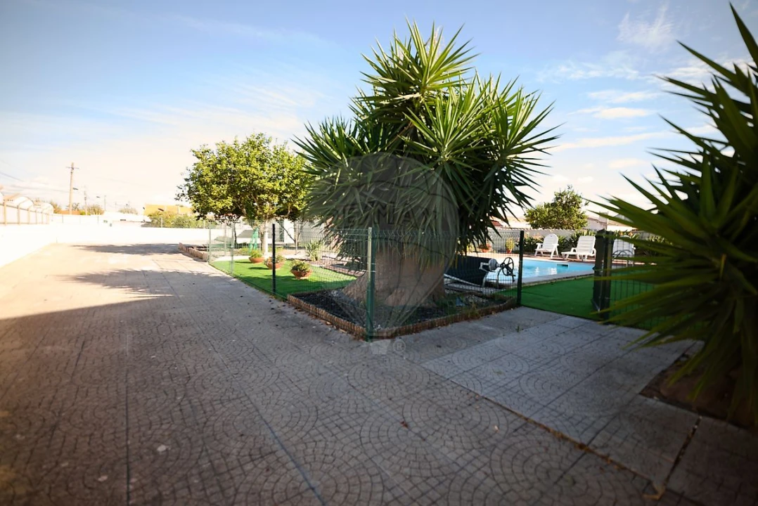 Moradia T4 para Venda em Sarilhos Grandes Foto 46