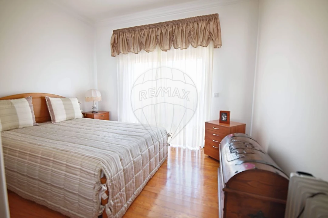 Moradia T4 para Venda em Sarilhos Grandes Foto 17