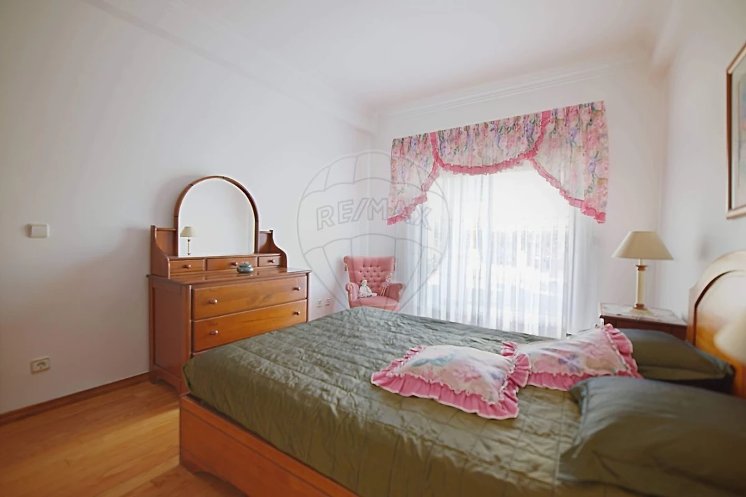 Moradia T4 para Venda em Sarilhos Grandes Foto 20