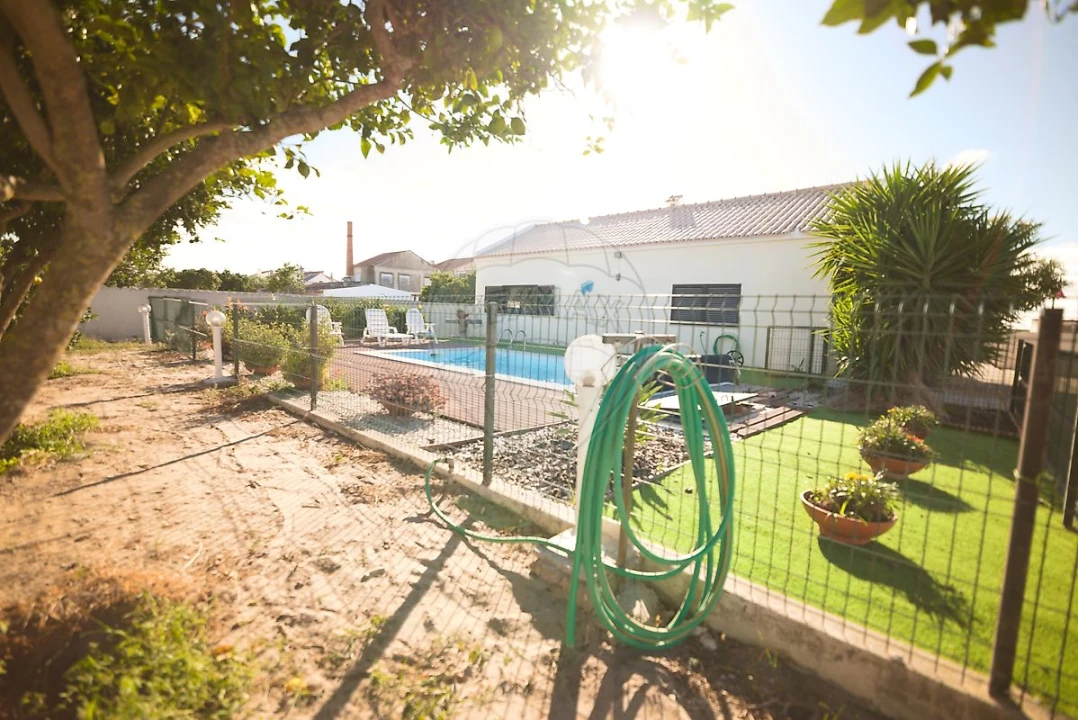 Moradia T4 para Venda em Sarilhos Grandes Foto 47