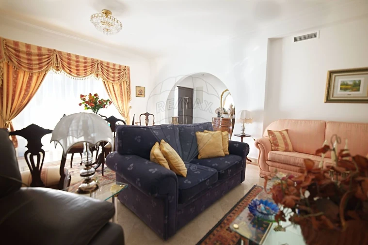 Moradia T4 para Venda em Sarilhos Grandes Foto 6