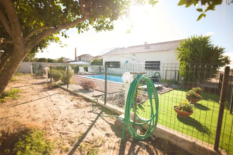 Moradia T4 para Venda em Sarilhos Grandes Foto 47