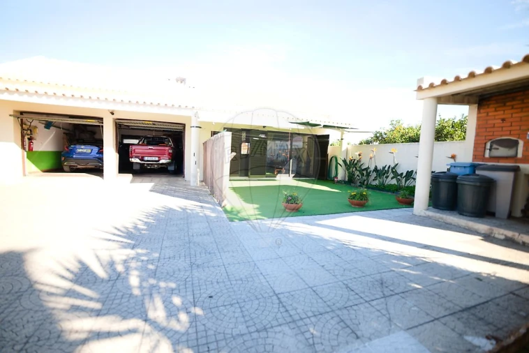 Moradia T4 para Venda em Sarilhos Grandes Foto 41