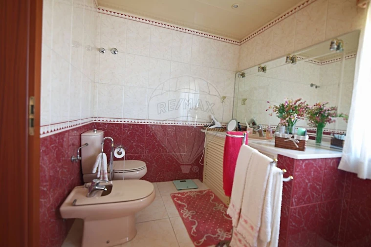 Moradia T4 para Venda em Sarilhos Grandes Foto 15