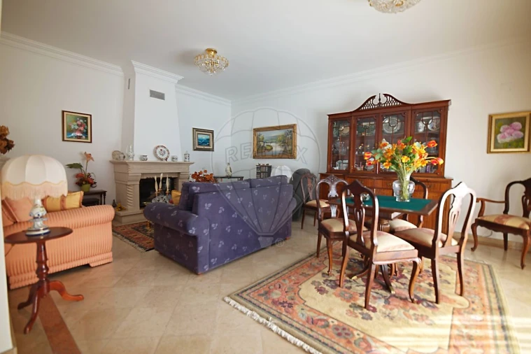 Moradia T4 para Venda em Sarilhos Grandes Foto 7