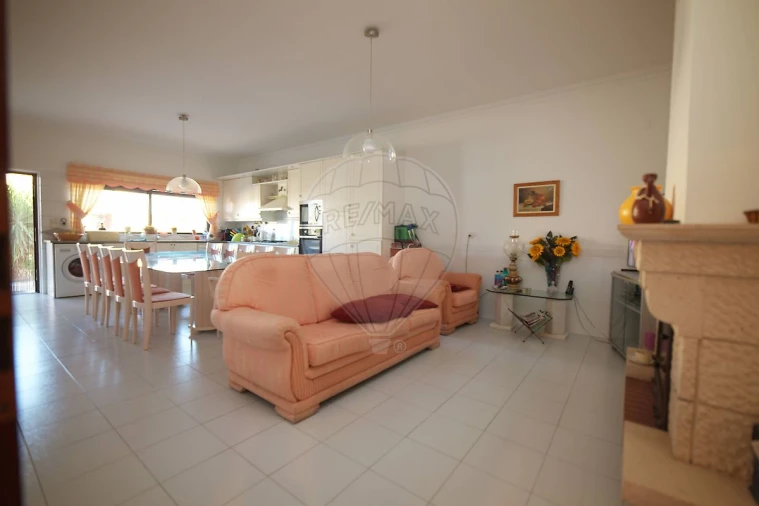 Moradia T4 para Venda em Sarilhos Grandes Foto 25