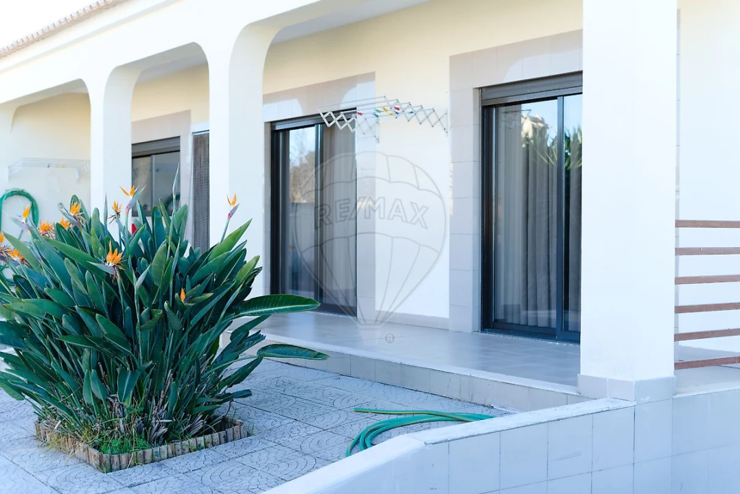 Moradia T4 para Venda em Sarilhos Grandes Foto 34