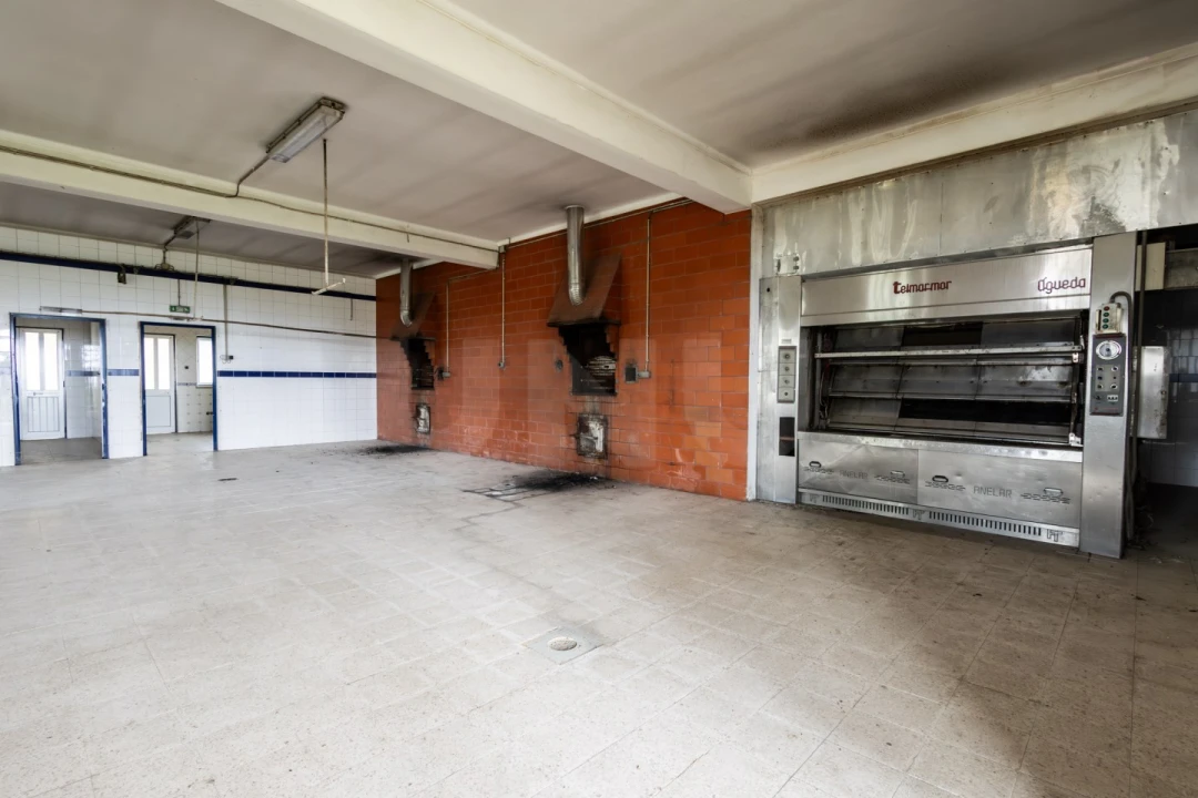 Armazém para Arrendamento em Alcobaça e Vestiaria Foto 5