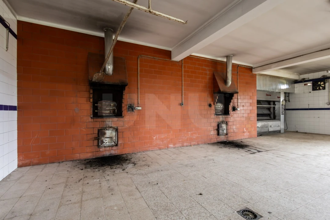 Armazém para Arrendamento em Alcobaça e Vestiaria Foto 7