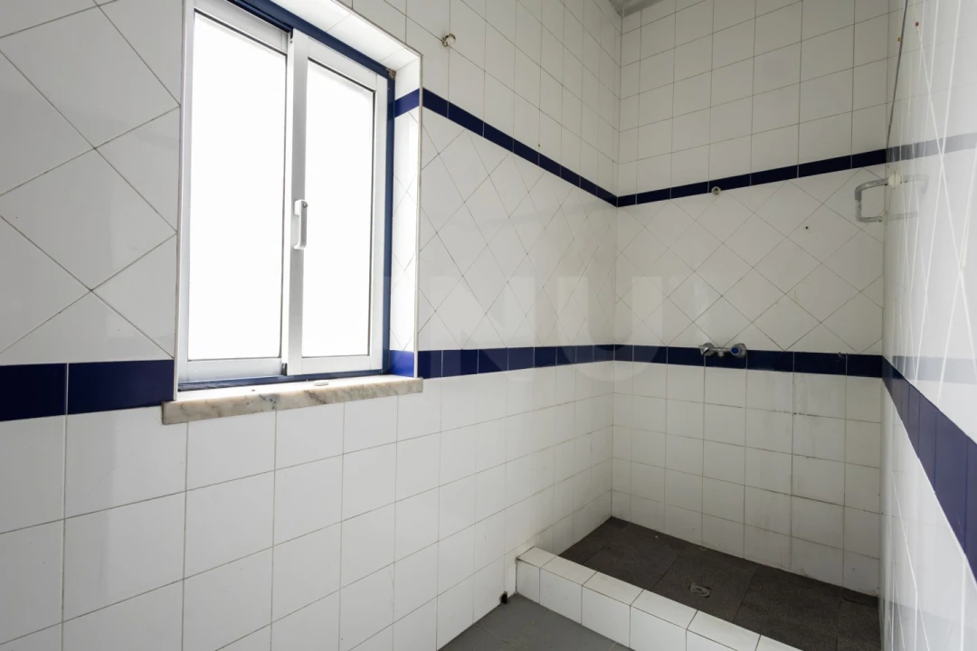 Armazém para Arrendamento em Alcobaça e Vestiaria Foto 14