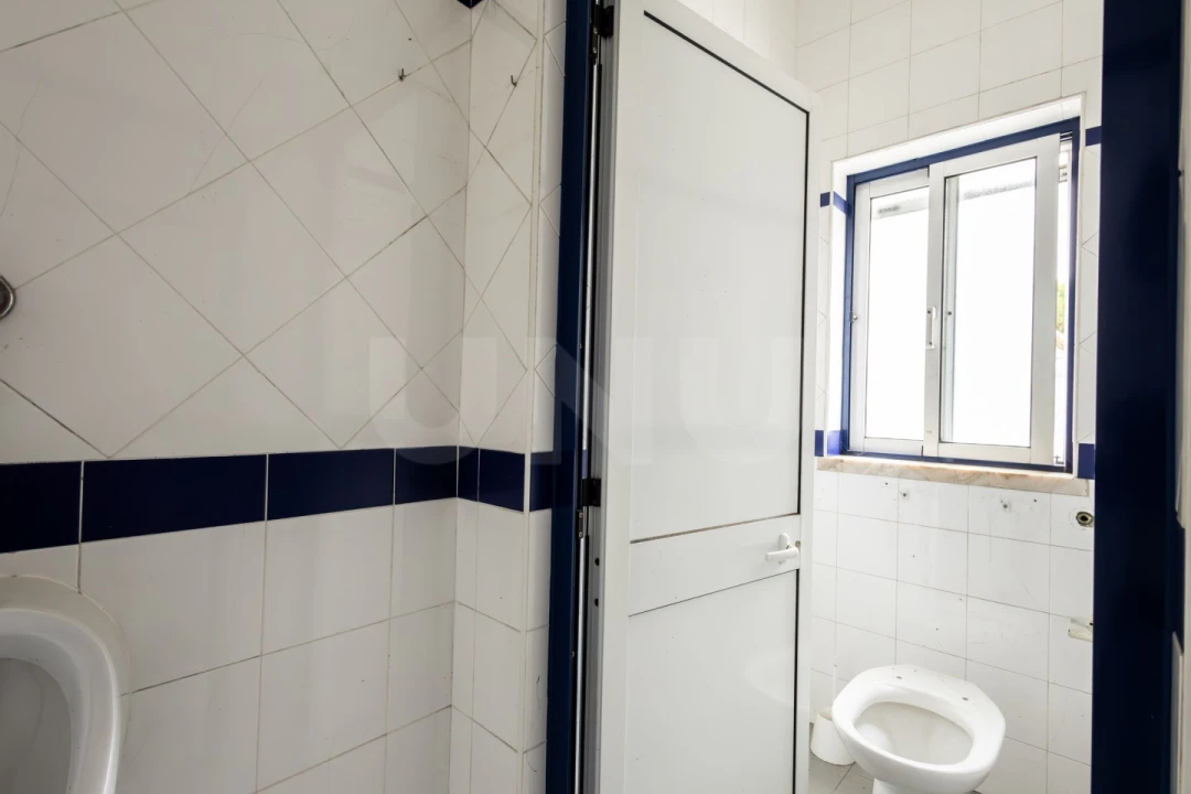 Armazém para Arrendamento em Alcobaça e Vestiaria Foto 17