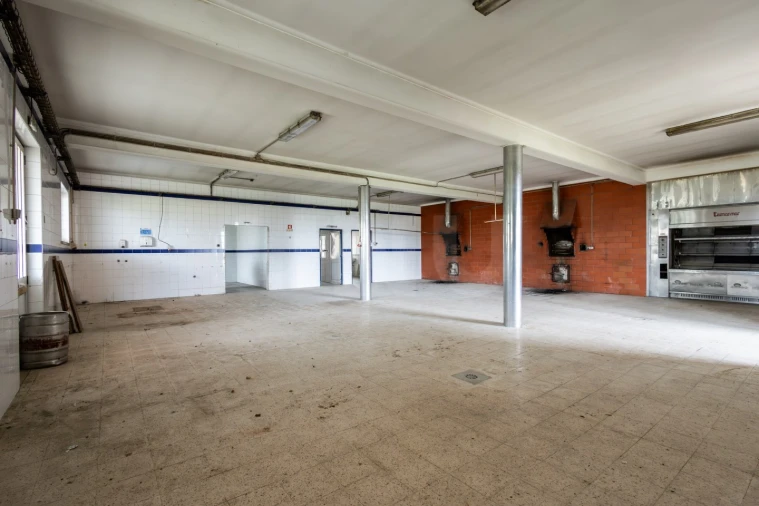 Armazém para Arrendamento em Alcobaça e Vestiaria Foto 4