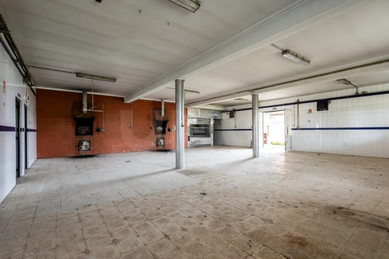 Armazém para Arrendamento em Alcobaça e Vestiaria Foto 6