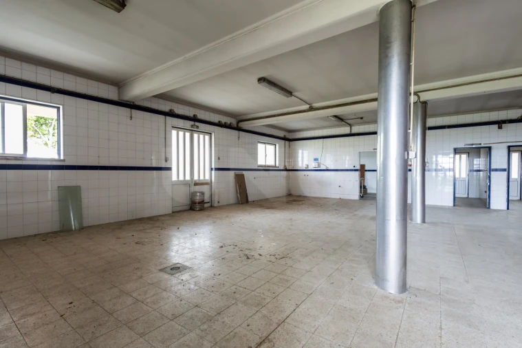 Armazém para Arrendamento em Alcobaça e Vestiaria Foto 9