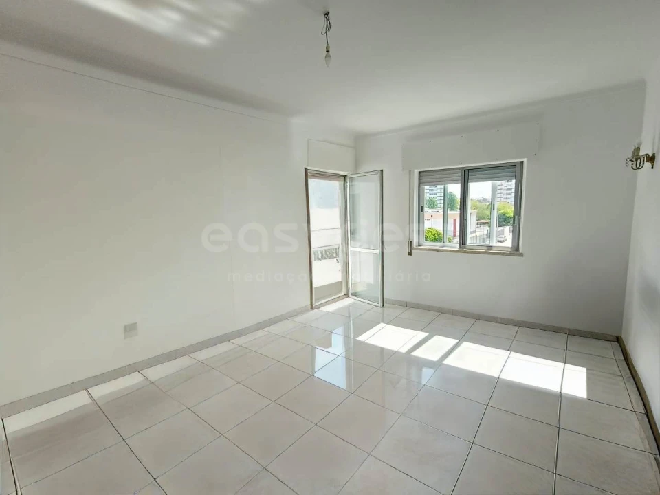 Apartamento T1 para Venda em Amora Foto 3