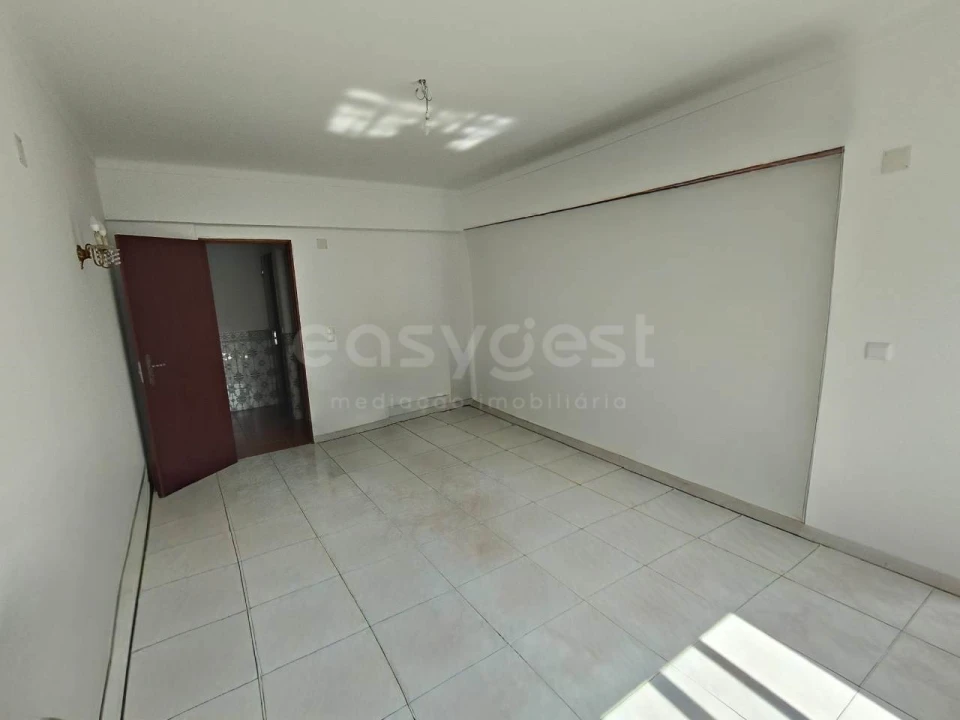 Apartamento T1 para Venda em Amora Foto 8