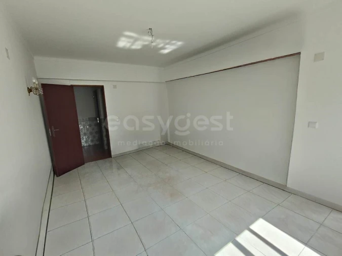 Apartamento T1 para Venda em Amora Foto 8