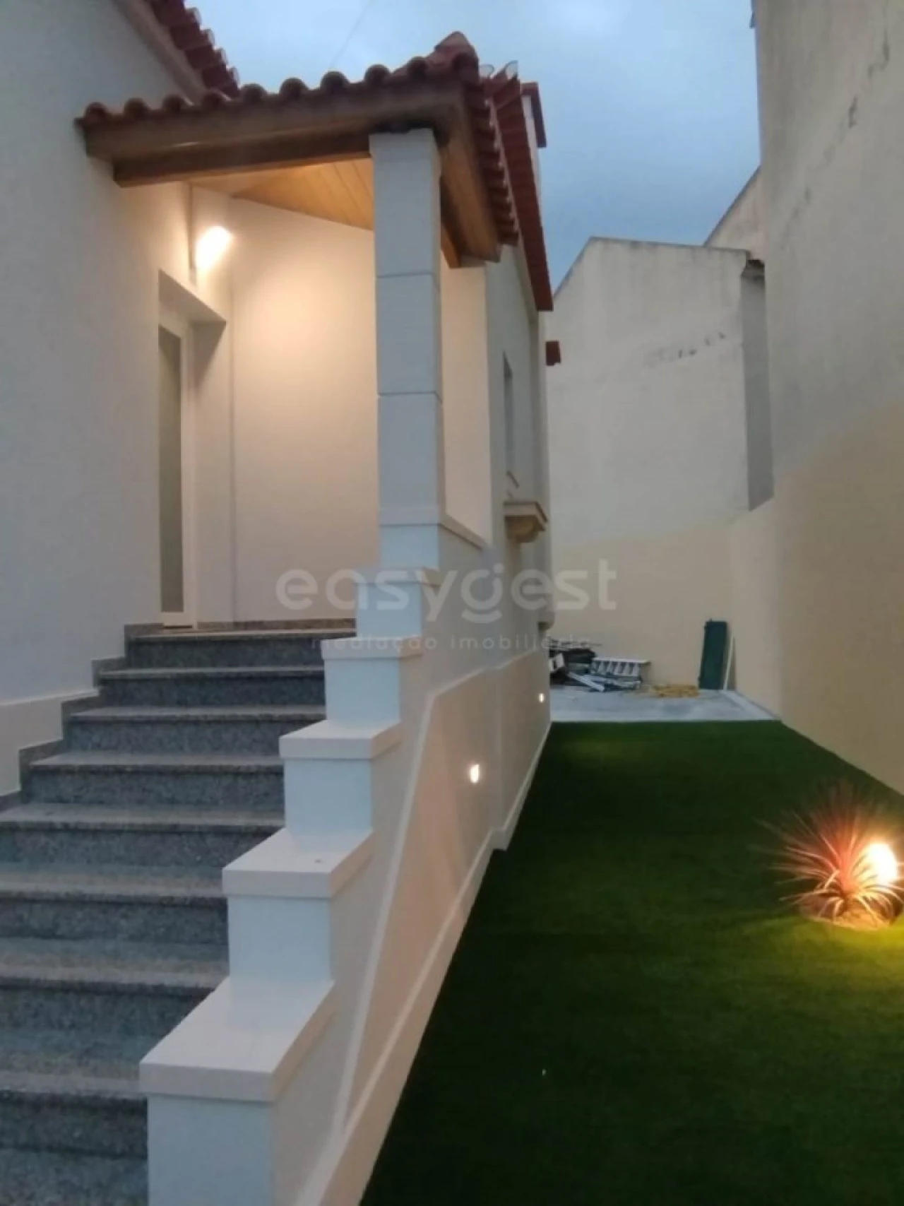 Moradia T4 para Venda em Valado dos Frades Foto 6