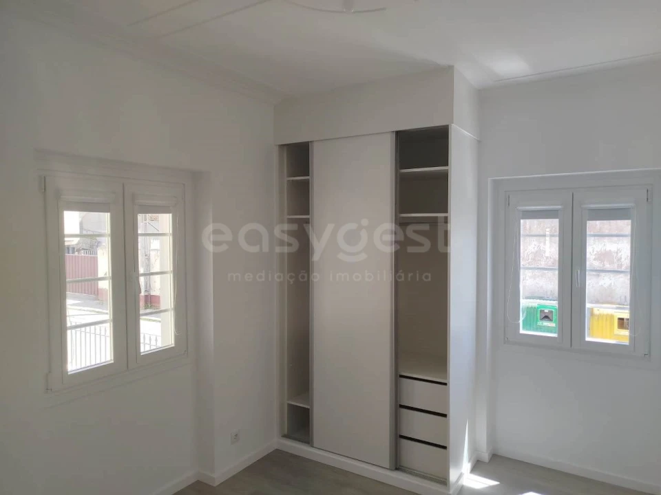 Moradia T4 para Venda em Valado dos Frades Foto 8