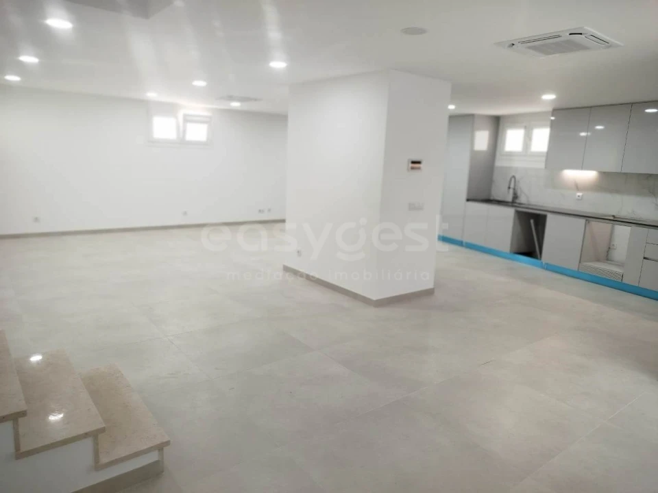 Moradia T4 para Venda em Valado dos Frades Foto 12