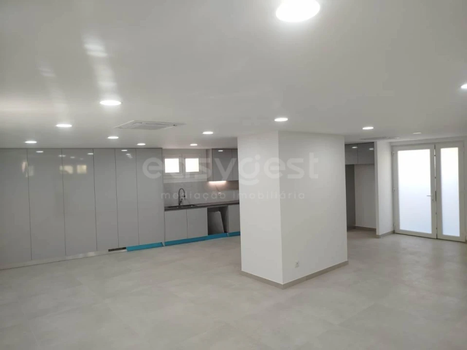 Moradia T4 para Venda em Valado dos Frades Foto 13