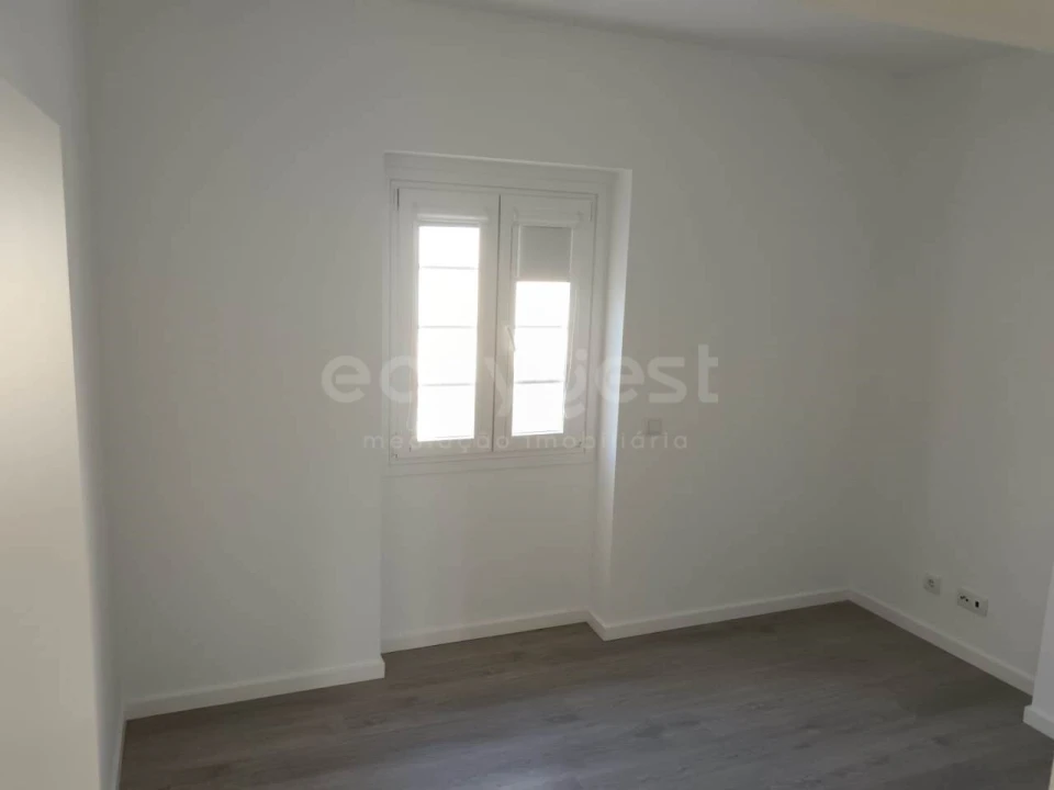 Moradia T4 para Venda em Valado dos Frades Foto 16