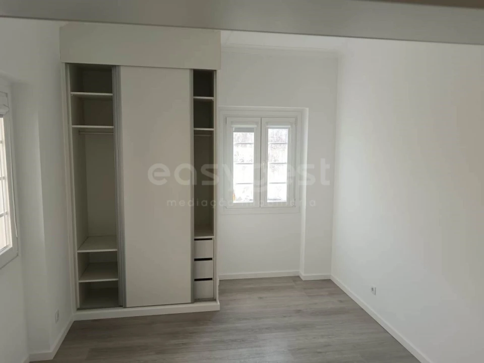 Moradia T4 para Venda em Valado dos Frades Foto 18