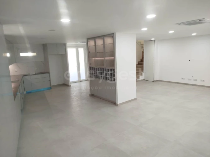 Moradia T4 para Venda em Valado dos Frades Foto 5