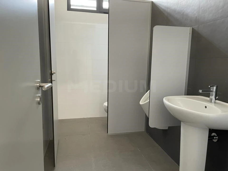 Armazém para Arrendamento em Vilarinho das Cambas Foto 6