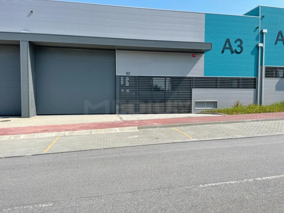 Armazém para Arrendamento em Vilarinho das Cambas Foto 2