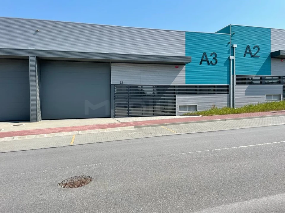 Armazém para Arrendamento em Vilarinho das Cambas Foto 8