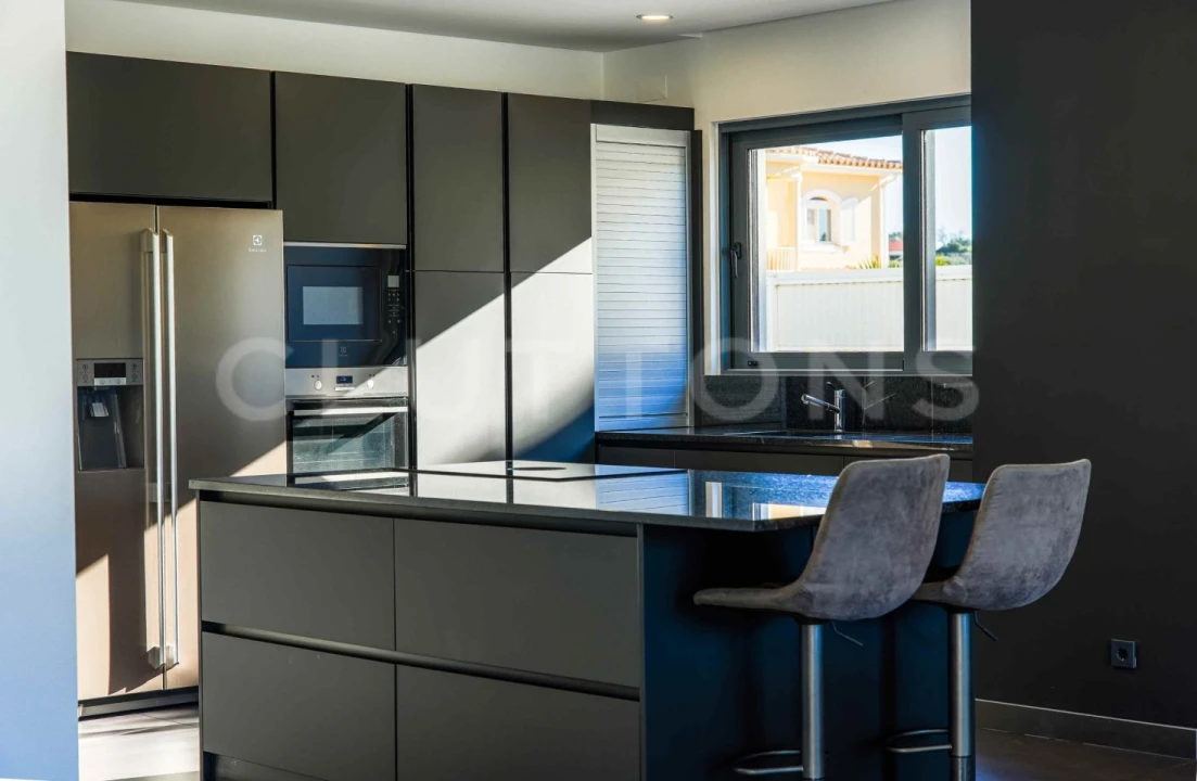 Moradia T4 para Venda em Guia Foto 3