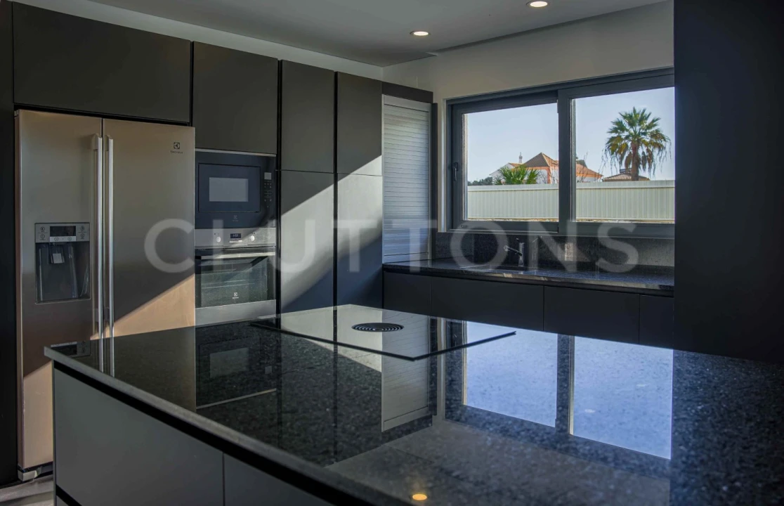 Moradia T4 para Venda em Guia Foto 22