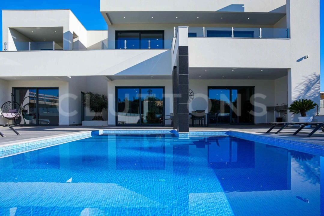 Moradia T4 para Venda em Guia Foto 41