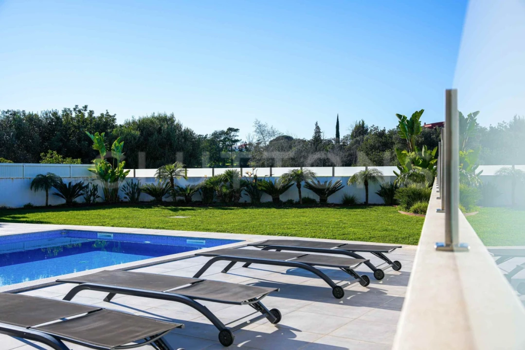 Moradia T4 para Venda em Guia Foto 48