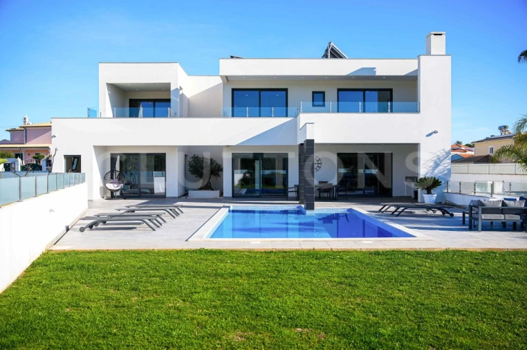 Moradia T4 para Venda em Guia Foto 37