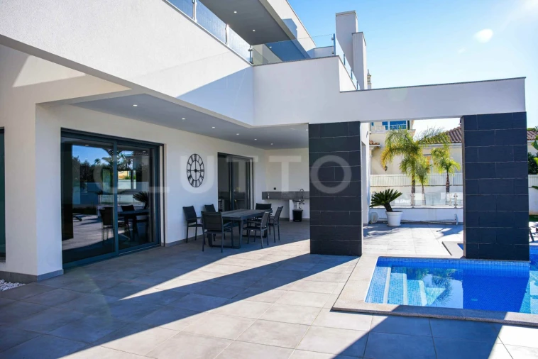 Moradia T4 para Venda em Guia Foto 47