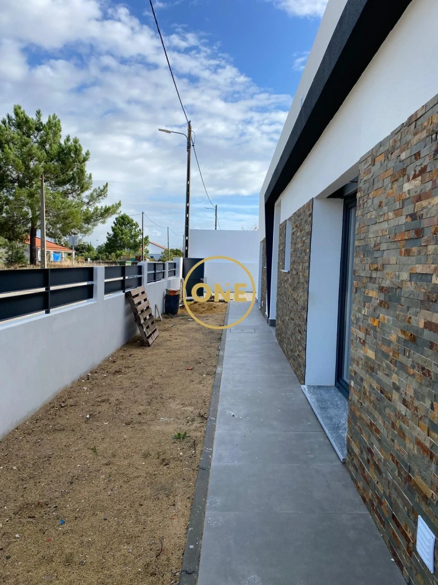 Moradia T3 para Venda em Quinta do Anjo Foto 3