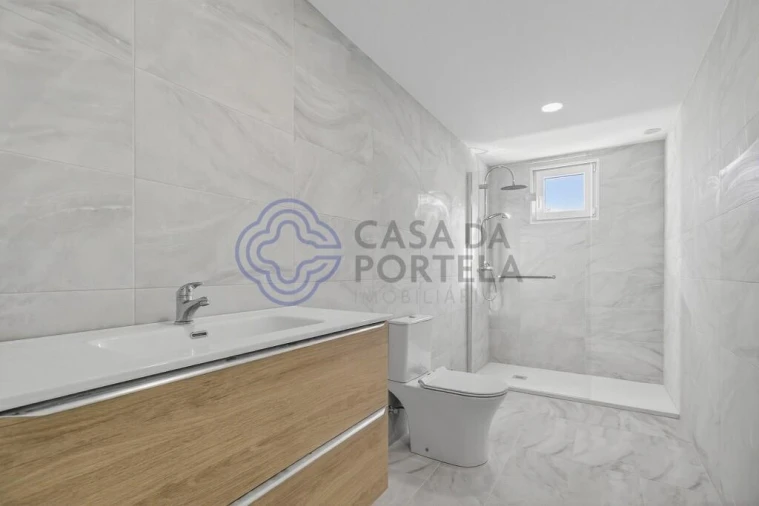 Moradia T3 para Venda em Oliveira do Douro Foto 13