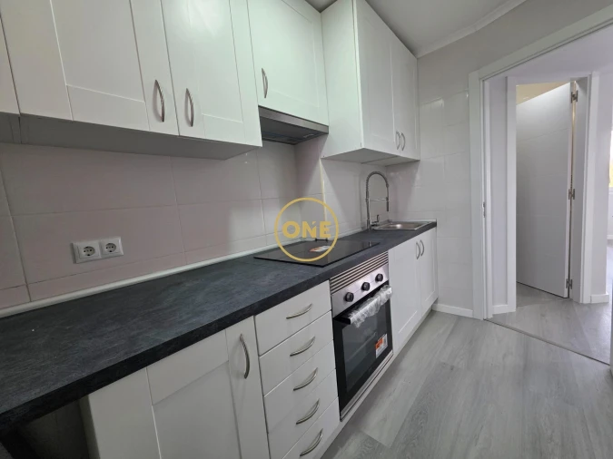 Apartamento T2 para Venda em Pontinha e Famões Foto 4