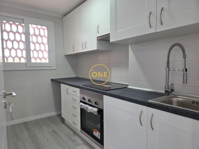 Apartamento T2 para Venda em Pontinha e Famões Foto 2