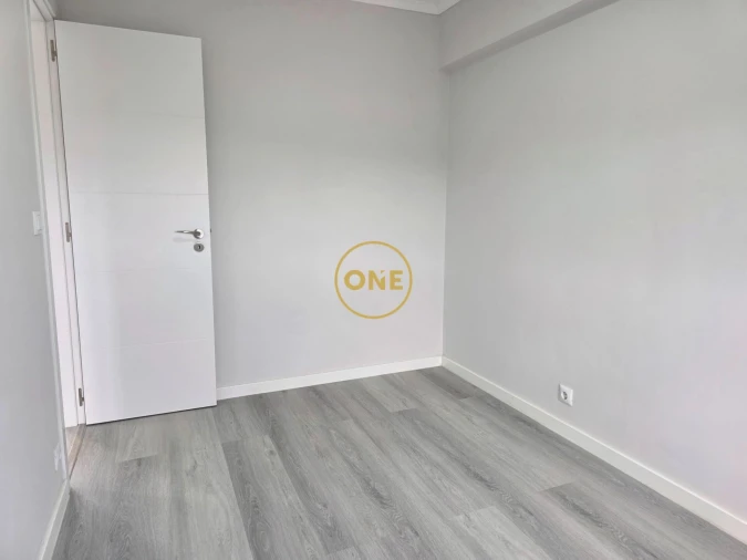 Apartamento T2 para Venda em Pontinha e Famões Foto 18