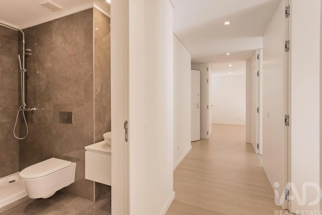 Apartamento T2 para Venda em Alfragide Foto 11