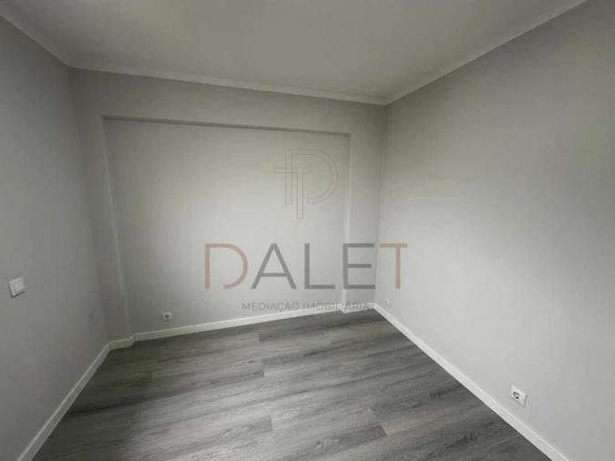 Apartamento T2 para Venda em Pontinha e Famões Foto 20