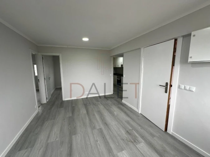 Apartamento T2 para Venda em Pontinha e Famões Foto 17