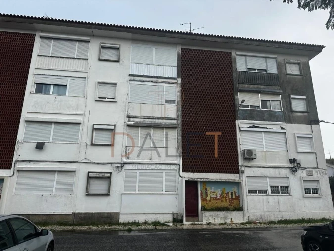 Apartamento T2 para Venda em Pontinha e Famões Foto 25